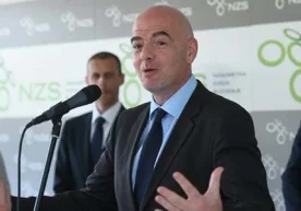 ФИФА президенти Жанни Инфантино терма жамоалар