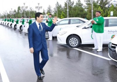 Turkmaniston prezidenti Ashxoboddagi turnir sovrindorlarini mukofotladi фото