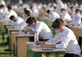 Фото: ЎзА Абитуриент кириш синовларида иштирок этган