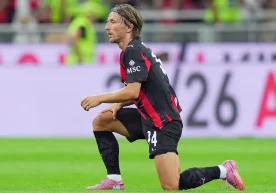 Италиянинг "Милан" клуби спорт директори Игли