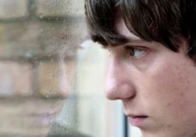 — Онам тўйларга чиқиб қўшиқ айтади, баъзида рақсга тушиб