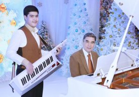 Туркманистон президенти Гурбангули Бердимуҳамедов Янги йил
