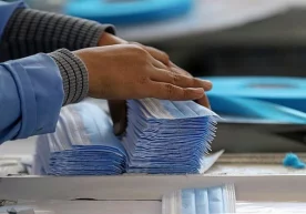 Koronavirusdan himoyalanish maqsadida taqilayotgan tibbiy
