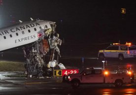 Нью-Йорк шаҳридаги LaGuardia аэропортида маҳаллий вақт