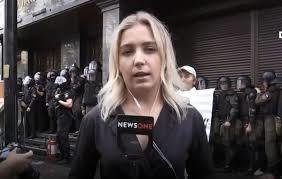 Украиналик журналист аёлга тўғридан-тўғри эфирда ҳужум қилишди (Видео) фото