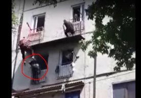 Бугун соат тахминан 10.30 да 102 рақамига эркак киши