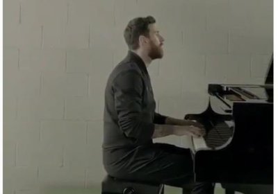 Mashhur jahon yulduzi pianino chalishni qanchalik uddalamoqda? (video) фото