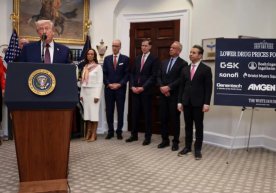 АҚШ президенти Доналд Трамп ва тўққизта йирик дори ишлаб