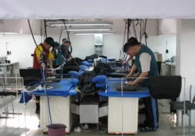 Ёш йигит қўли гул тикувчи эди. Бисотида бир тикиш машинаси