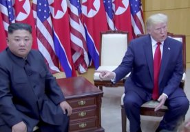АҚШ президенти Дональд Трамп КХДР раҳбари Ким Чен Ин билан