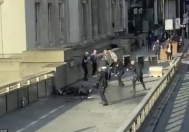 Londonda ko‘prikda amalga oshirilgan teraktning yangi tafsilotlari ma’lum qilindi (video) фото