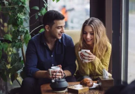 Freepik Қаҳва каттаю кичикнинг севимли ичимлиги
