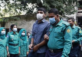 Bangladeshda talabaning o‘limida ayblangan 20 kishi o‘lim jazosiga hukm qilindi фото