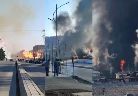 Фото: Видеолардан кадр Фарғона шаҳридаги автомобилга