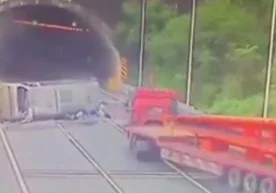 Xitoy trassalarining birida avtobus ag‘darilib ketdi, deb
