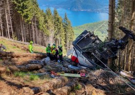 Italiyada arqon yo‘li uzilib, kabina qulashi oqibatida halok bo‘lganlar soni 14 kishiga yetdi фото