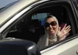 20-avgustda Saudiya Arabistonida ayollar va erkaklar
