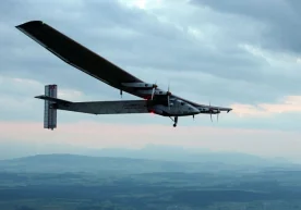 Фақат қуёш энергияси ёрдамида дунё бўйлаб саёҳат қилмоқчи