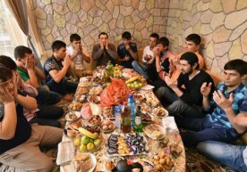 Тожикистонда Қурбон ҳайити дастурхонидаги камтарлик текширилади фото