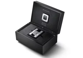 Фото: Bulgari Италиянинг Bulgari (логотипида Bvlgari