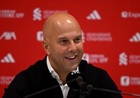 Главный тренер «Ливерпуля» Арне Слот в предматчевой