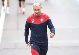 Belgian midfielder Radja Nainggolan always looks back