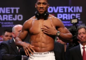 WBA, Super, WBO ва IBF чемпионлик камарлари соҳиби Энтони