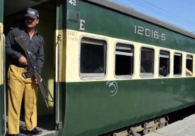 Balochistan Liberation Army separatists attack train in Pakistan фото