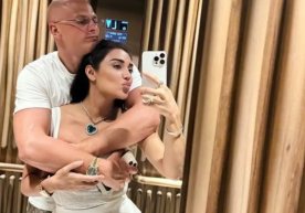 Хонанда Муниса Ризаева турмуш ўртоғи Арсений Дубай шаҳрида