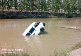 Наманганда Шимолий Фарғона каналига тушиб кетган 2та "Дамас" олиб чиқилди фото