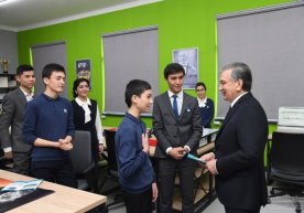 Shavkat Mirziyoyev Al-Xorazmiy maktabida bo‘ldi (foto) фото