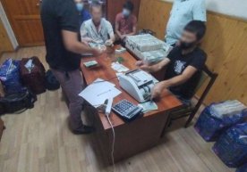 Seyf ichidan 2 milliard so‘mdan ortiq pullarni o‘g‘irlab ketgan guruh ushlandi фото