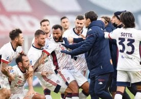 Интер ва Наполи клублари Каляри сафида тўп сураётган 20