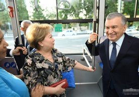 Shavkat Mirziyoyev avtobusga o‘tirib, yo‘lovchilar bilan birga yurib ko‘rdi (foto) фото