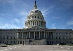 АҚШ сенати Украинага 40 млрд доллар миқдорида ёрдам ажратилишини маъқуллади фото