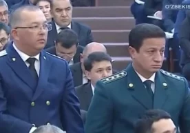 Тошкент вилояти прокурори Улуғбек Суннатов (чапдан