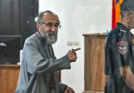 Ереван суди Арман апостол черкови архиепископи, Ширак
