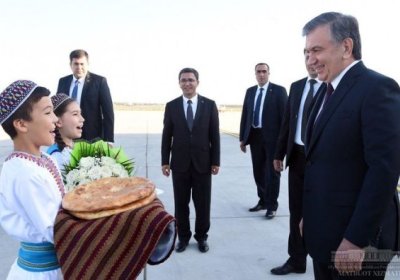 Shavkat Mirziyoyev Turkmanboshi shahriga yetib bordi фото