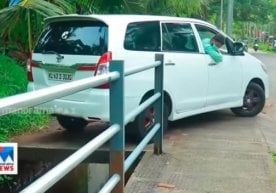 Toyota Innova’ни ақл бовар қилмас жойга парковка қилаётган ҳиндистонлик эркак (видео) фото