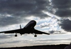Фото: Sputnik Бортида 126 киши бўлган самолёт АҚШнинг