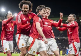 Manchester United defeated Crystal Palace 2-1 in an away