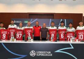 "Lokomotiv" yangi futbolchilarini tanishtirdi фото