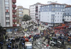 Туркиянинг Истанбул шаҳрида саккиз қаватли бино қулаб