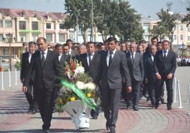 Andijon viloyatida motam marosimlari, jajji qizaloq tomonidan chizilgan ta’sirli surat фото