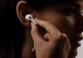 Многие пользователи AirPods носят устройство неправильно,