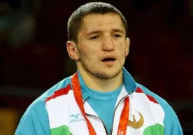 Тўққиз спортчи, жумладан 2008 йилги Олимпия ўйинларининг