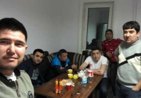 “Dizayn” jamoasi aʼzolari ijod ogʻushida фото