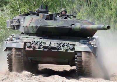 Finlandiya Leopard 2 jangovar tanklarini Ukrainaga topshirishga tayyor фото