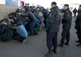Хабаровскда ОМОНчилар 80 га яыин мигрант-ҳайдовчиларни