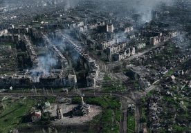 Украина Мудофаа вазирлиги: УҚК Бахмутнинг ярмини қуршовга олди фото